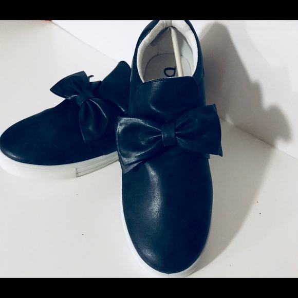 Shoes - 🆕 BLUE SLIP ON SHOES WITH A BOW 🎀